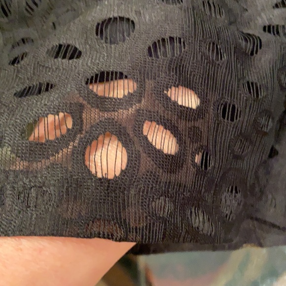 🌷 Banana Republic black sleeveless top - Picture 3 of 10